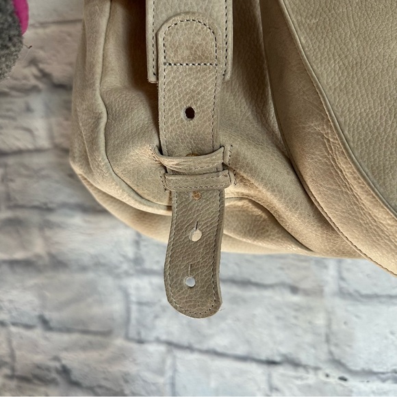 PREOWNED CLHEI MAUI HAWAII TAN LEATHER BACKPACK ZIPPER CLOSURE - Picture 9 of 14